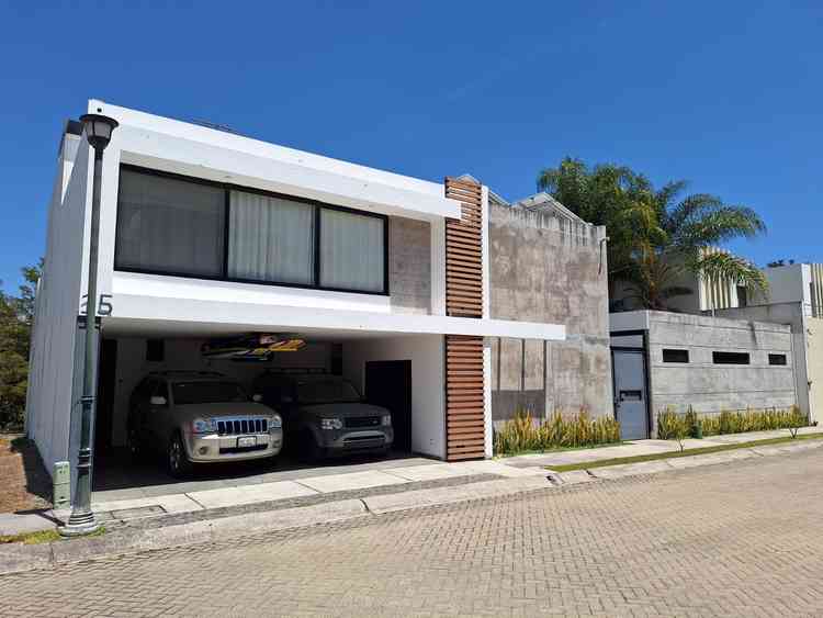 casa en venta paseo de la sierra arboledas tepic nayarit pBDOQKP